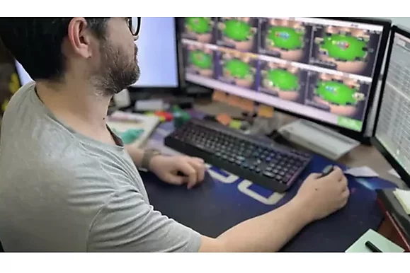 Cómo empezar a jugar en varias mesas: 7 consejos básicos