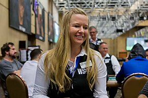 Las propinas más generosas están en Omaha. Una dealer de WSOP habla de su trabajo