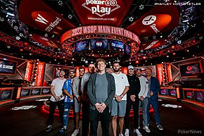 Juan Maceiras y sus 8 oponentes en la mesa final del Evento Principal de la WSOP
