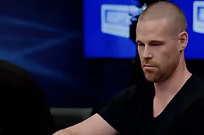10 tells de poker que podrían exponerte en las partidas en vivo