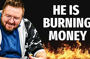 ¿Charlie Carrel encontró la peor jugada de la historia del poker?